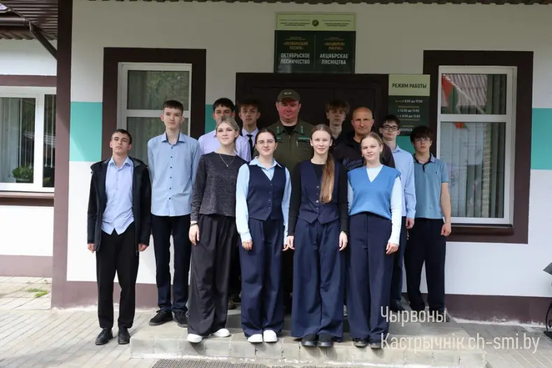 «Вместе строим Беларусь» — под таким названием в Гомельской области проходит патриотическая акция, Она приурочена к Празднику труда. - 5360424353927