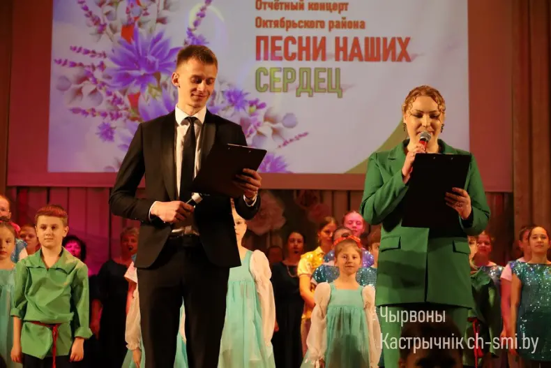 В центре досуга прошел отчетный концерт Октябрьского района "Песни нашей души" - 5360420512647