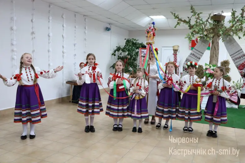 В центре досуга прошел отчетный концерт Октябрьского района "Песни нашей души" - 5360420508039