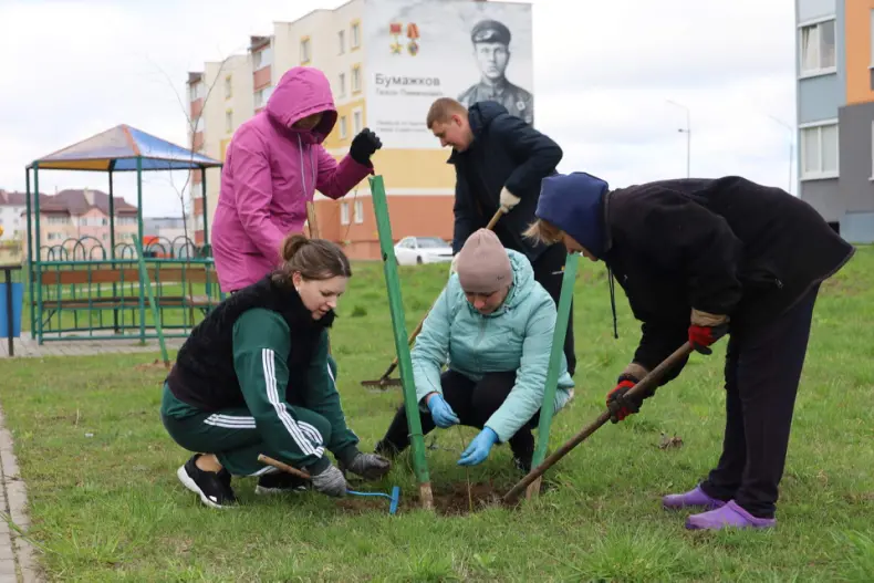 В Октябрьском проходит республиканский субботник. - 5360349428615