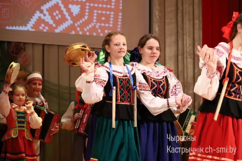 В центре досуга прошел отчетный концерт Октябрьского района "Песни нашей души" - 5360420500871