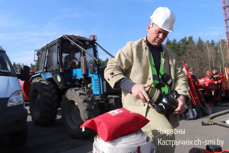 В Октябрьском лесхозе  на базе ремонтно-механических мастерских прошел ежегодный смотр-конкурс лесной охраны. - 5360178910855