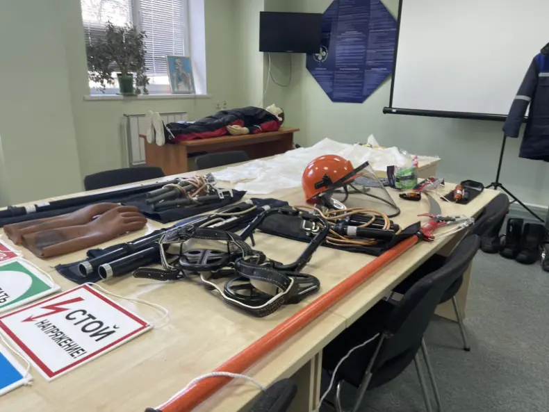 Сегодня в Октябрьском в рамках недели "Нулевого травматизма"  на базе Октябрьского РЭС филиала "Речицкие электрические сети" РУП "Гомельэнерго" прошел районный День охраны труда. - 5360342628231