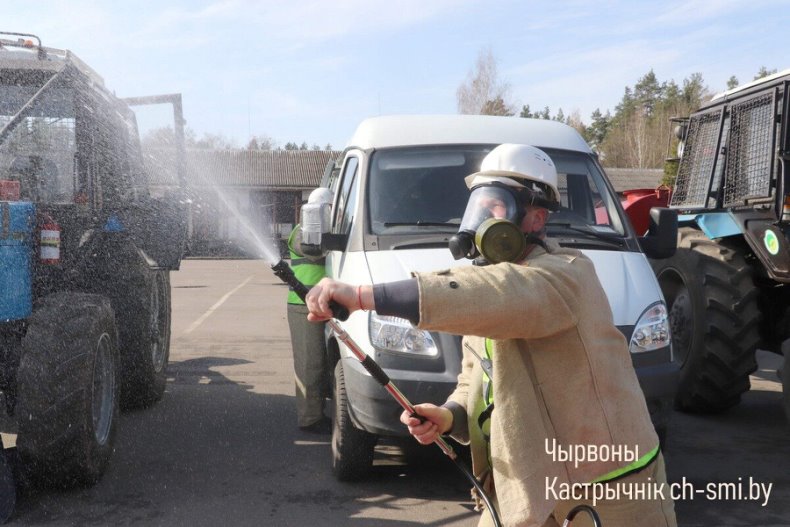 В Октябрьском лесхозе  на базе ремонтно-механических мастерских прошел ежегодный смотр-конкурс лесной охраны. - 5360178910343