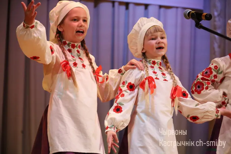 В Октябрьском центре досуга прошло праздничное мероприятие, посвященное Дню единения народов Беларуси и России - 5360171850887