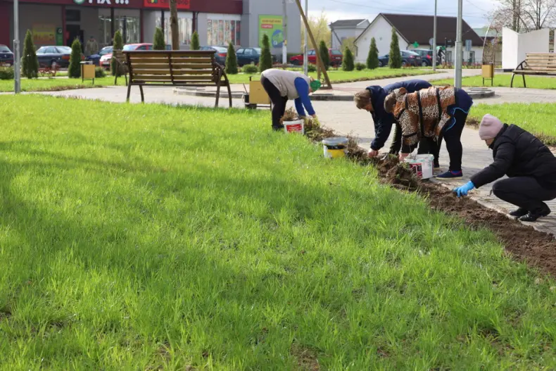 В Октябрьском проходит республиканский субботник. - 5360349554055