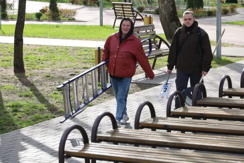 В Октябрьском проходит республиканский субботник. - 5360349518471