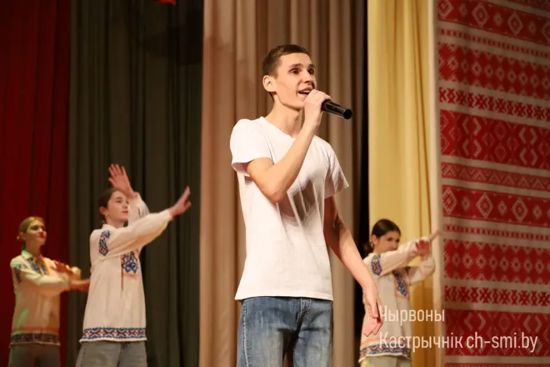 В центре досуга прошел отчетный концерт Октябрьского района "Песни нашей души" - 5360420504711