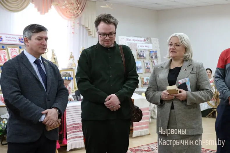 В центре досуга прошел отчетный концерт Октябрьского района "Песни нашей души" - 5360420505735