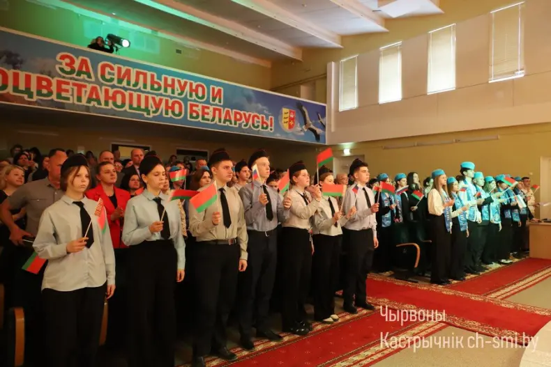 В Октябрьском центре досуга прошло праздничное мероприятие, посвященное Дню единения народов Беларуси и России - 5360171847559