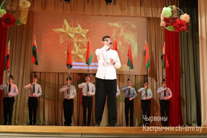 В центре досуга прошел отчетный концерт Октябрьского района "Песни нашей души" - 5360420519559