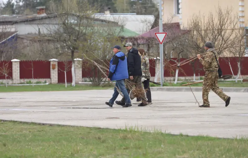 В Октябрьском проходит республиканский субботник. - 5360349643399