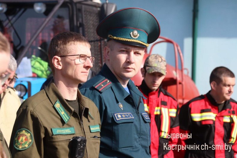 В Октябрьском лесхозе  на базе ремонтно-механических мастерских прошел ежегодный смотр-конкурс лесной охраны. - 5360178910087