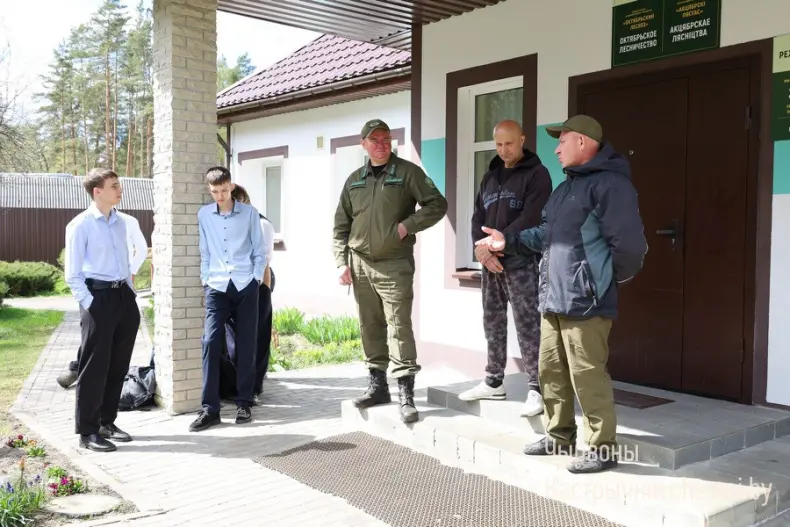 «Вместе строим Беларусь» — под таким названием в Гомельской области проходит патриотическая акция, Она приурочена к Празднику труда. - 5360424352391