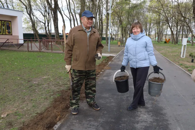 В Октябрьском проходит республиканский субботник. - 5360349549959