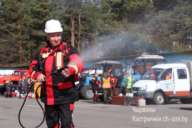 В Октябрьском лесхозе  на базе ремонтно-механических мастерских прошел ежегодный смотр-конкурс лесной охраны. - 5360178911879