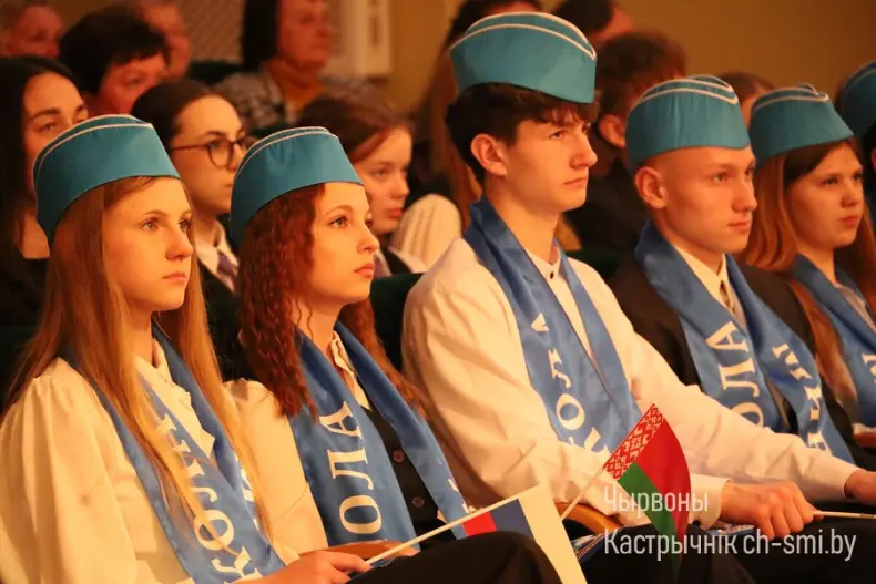 В Октябрьском центре досуга прошло праздничное мероприятие, посвященное Дню единения народов Беларуси и России - 5360171856007