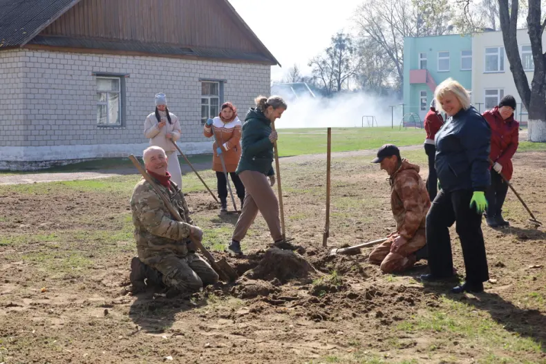 В Октябрьском проходит республиканский субботник. - 5360349478535