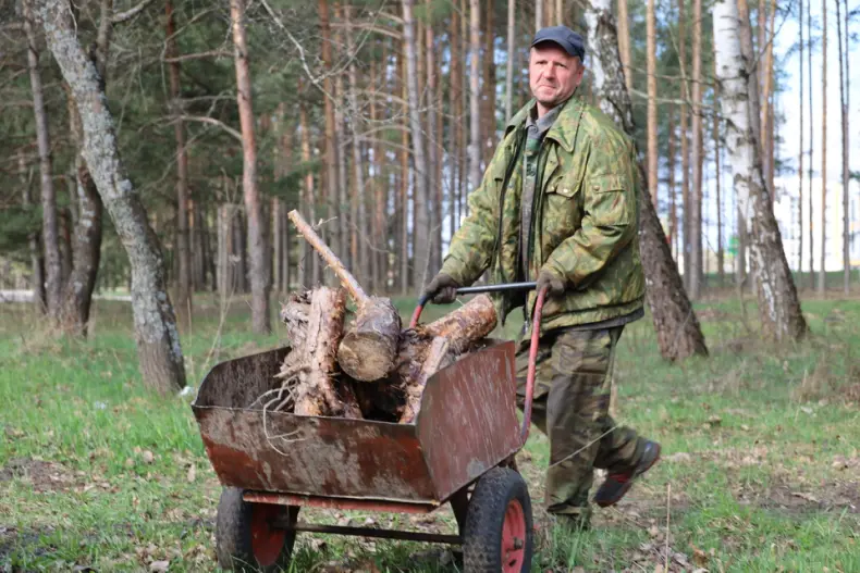 В Октябрьском проходит республиканский субботник. - 5360349503367