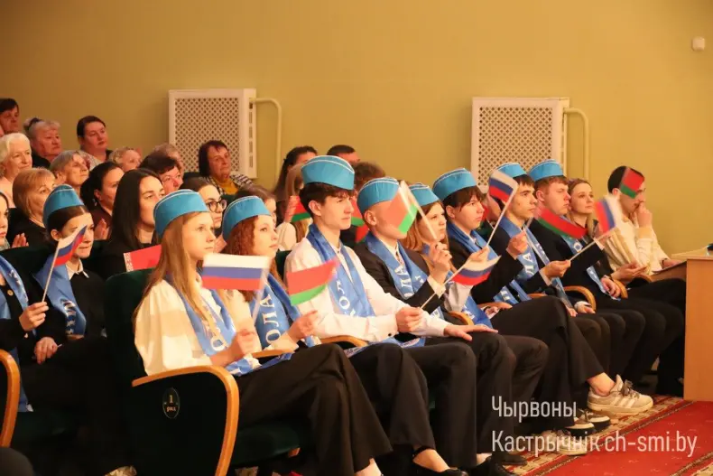 В Октябрьском центре досуга прошло праздничное мероприятие, посвященное Дню единения народов Беларуси и России - 5360171857031