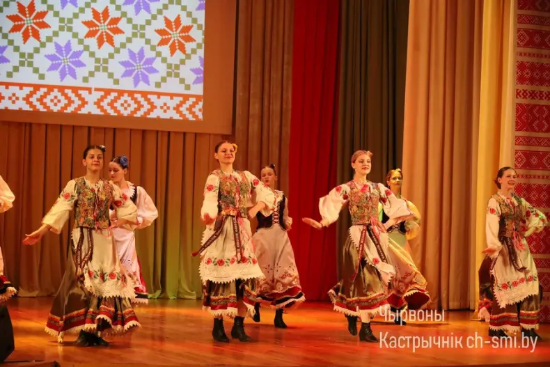 В Октябрьском центре досуга прошло праздничное мероприятие, посвященное Дню единения народов Беларуси и России - 5360171848839