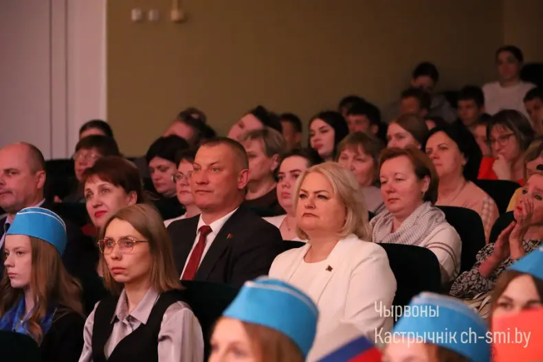 В Октябрьском центре досуга прошло праздничное мероприятие, посвященное Дню единения народов Беларуси и России - 5360171851399