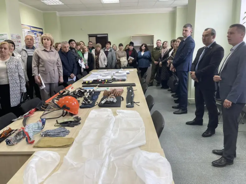 Сегодня в Октябрьском в рамках недели "Нулевого травматизма"  на базе Октябрьского РЭС филиала "Речицкие электрические сети" РУП "Гомельэнерго" прошел районный День охраны труда. - 5360342576775