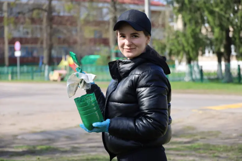 В Октябрьском проходит республиканский субботник. - 5360349750663