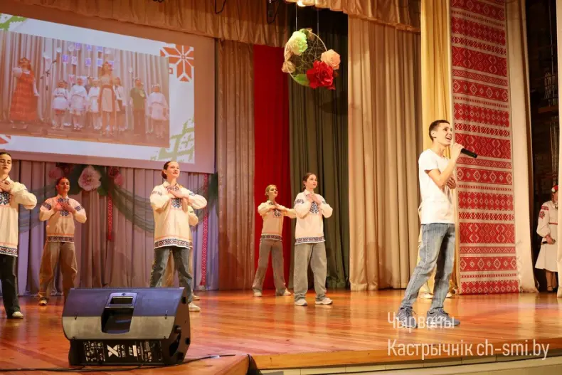 В центре досуга прошел отчетный концерт Октябрьского района "Песни нашей души" - 5360420504455