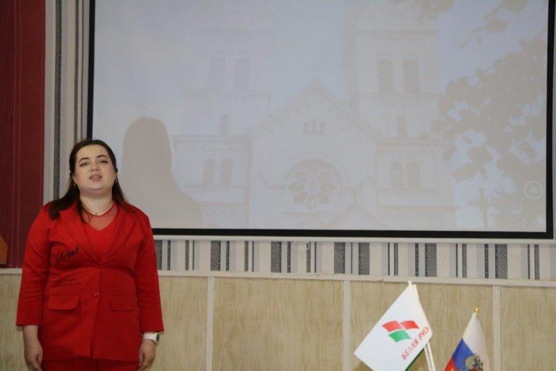 Накануне Дня единения народов Беларуси и России в Октябрьской районной библиотеке состоялась диалоговая площадка "Союзное государство - общая история, общая судьба". - 5360162431111