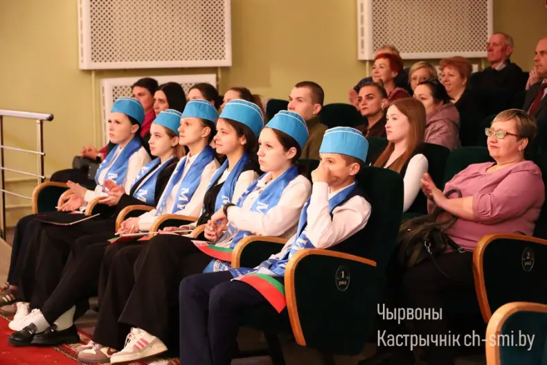 В центре досуга прошел отчетный концерт Октябрьского района "Песни нашей души" - 5360420504199