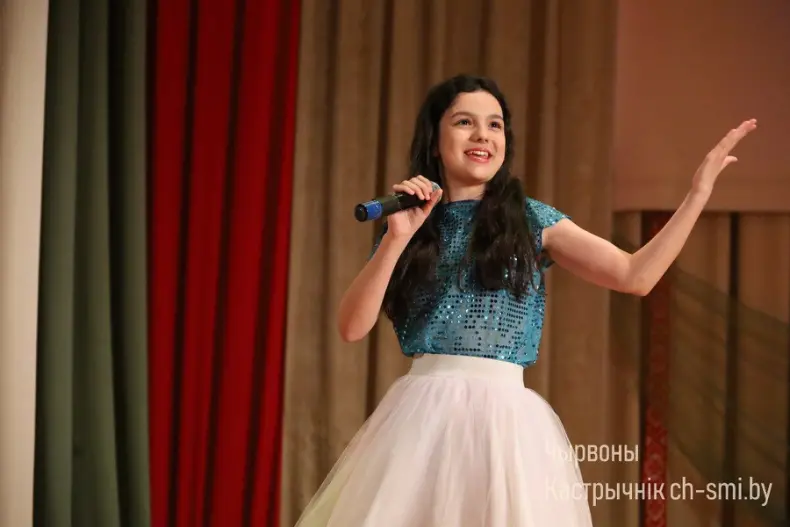 В центре досуга прошел отчетный концерт Октябрьского района "Песни нашей души" - 5360420518791