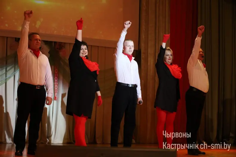 В центре досуга прошел отчетный концерт Октябрьского района "Песни нашей души" - 5360420516487