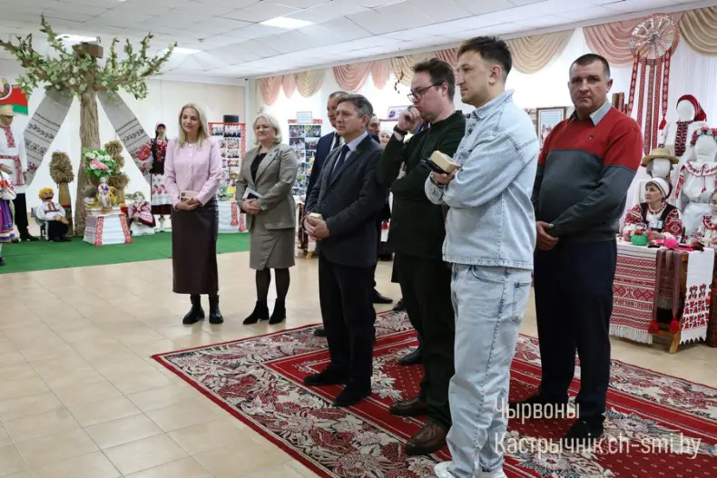 В центре досуга прошел отчетный концерт Октябрьского района "Песни нашей души" - 5360420507015