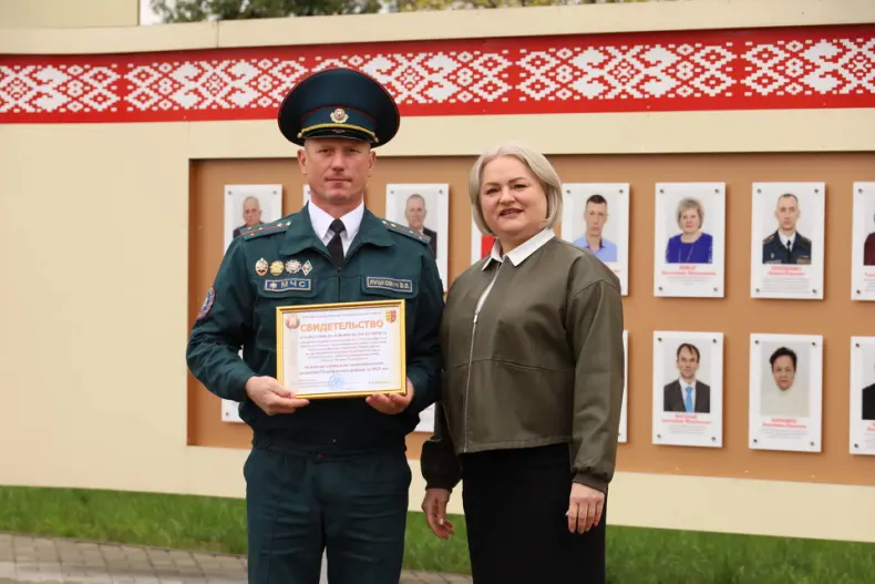 В Октябрьском в Праздник труда  открылась обновленная Доска почета. - 5360483412871