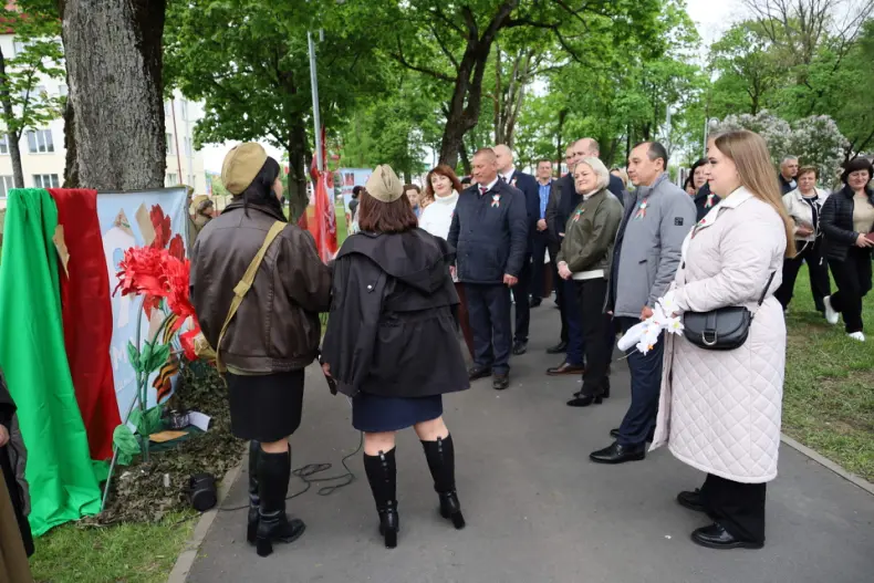 Празднование Дня Победы в Октябрьском продолжилось в городском сквере. - 5360575667847
