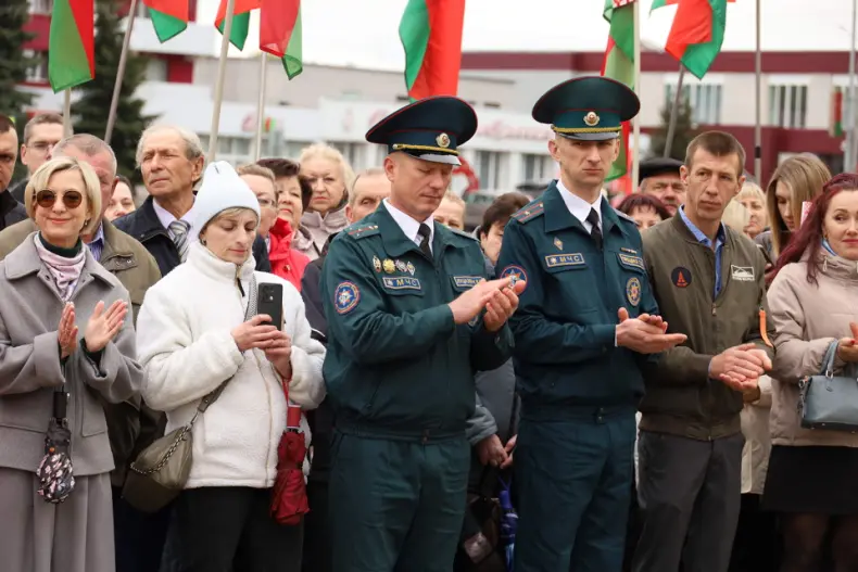 В Октябрьском в Праздник труда  открылась обновленная Доска почета. - 5360483376519