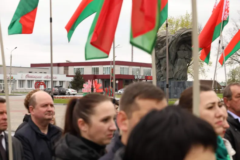 В Октябрьском в Праздник труда  открылась обновленная Доска почета. - 5360483412103