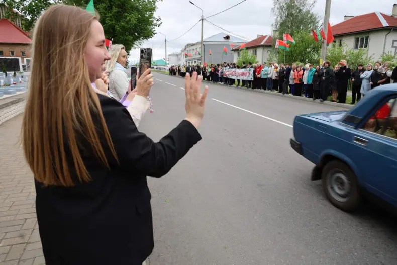 В День Победы в Октябрьском  прошел митинг-реквием, который  состоялся на мемориале «Братское кладбище». - 5360570641543