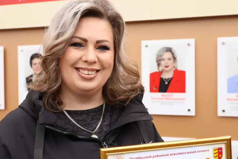 В Октябрьском в Праздник труда  открылась обновленная Доска почета. - 5360483594887