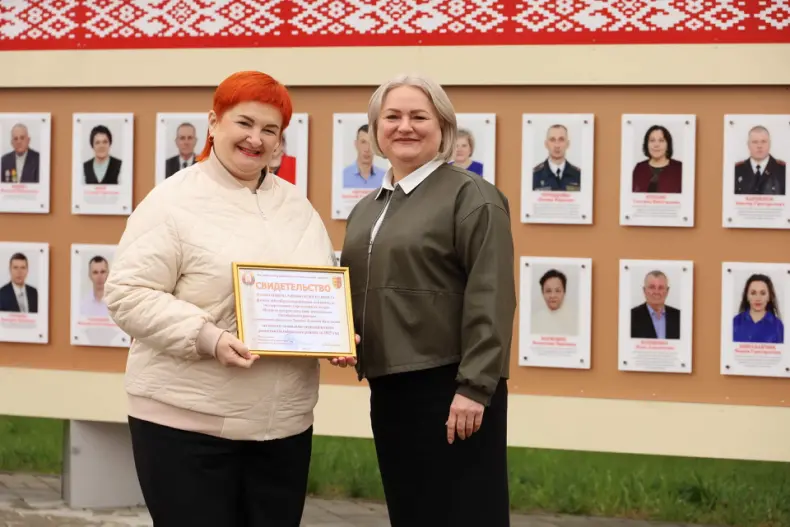 В Октябрьском в Праздник труда  открылась обновленная Доска почета. - 5360483411079