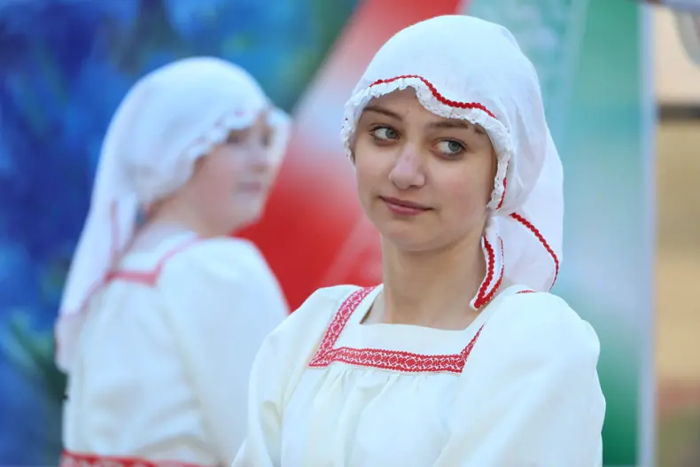 В Октябрьском  в городском сквере прошла  праздничная концертная программа, приуроченная Празднику труда. - 5360483900807
