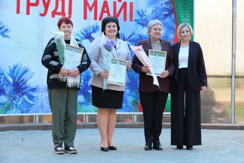 В Октябрьском  в городском сквере прошла  праздничная концертная программа, приуроченная Празднику труда. - 5360483901319