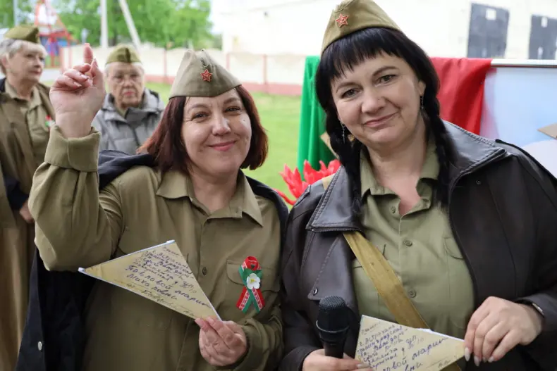 Празднование Дня Победы в Октябрьском продолжилось в городском сквере. - 5360575643271