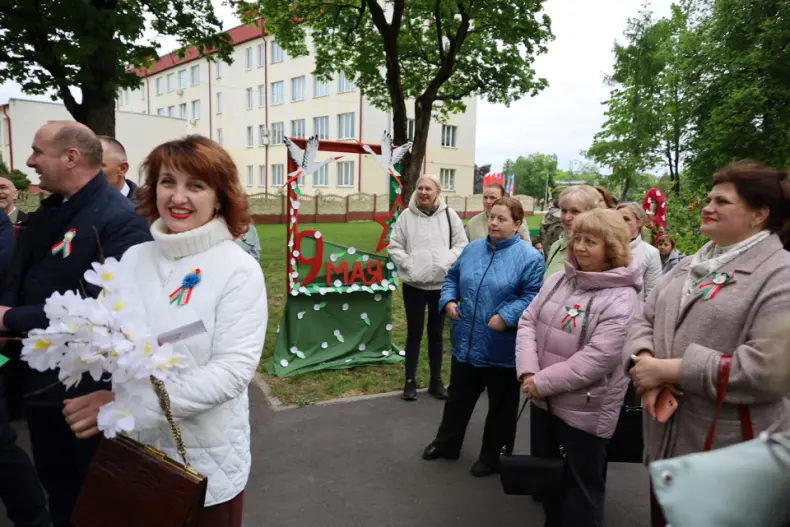 Празднование Дня Победы в Октябрьском продолжилось в городском сквере. - 5360575644551