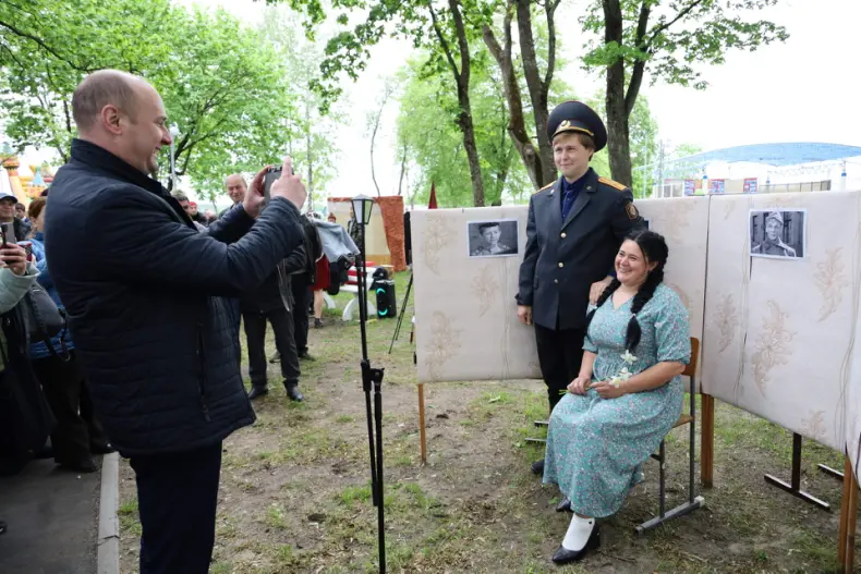 Празднование Дня Победы в Октябрьском продолжилось в городском сквере. - 5360575693191