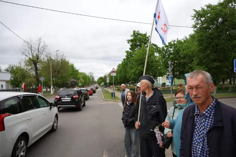 В День Победы в Октябрьском  прошел митинг-реквием, который  состоялся на мемориале «Братское кладбище». - 5360570642055