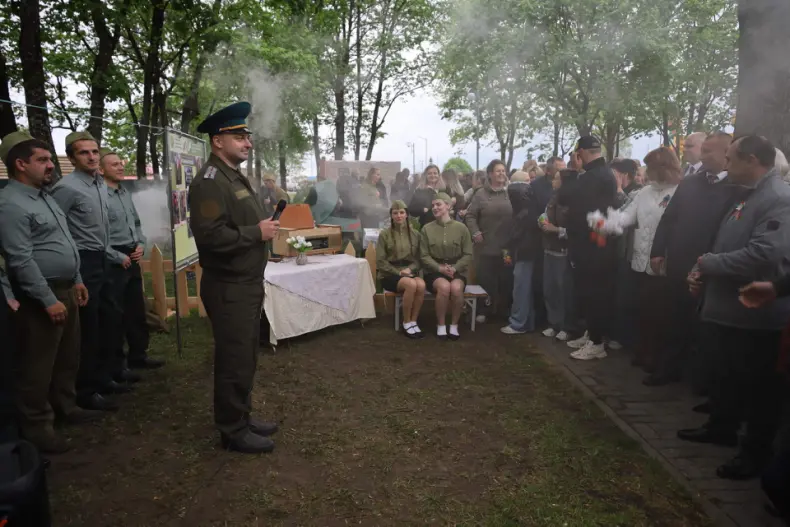 Празднование Дня Победы в Октябрьском продолжилось в городском сквере. - 5360575689607