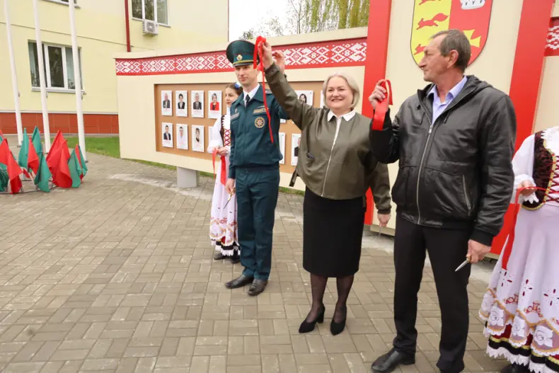 В Октябрьском в Праздник труда  открылась обновленная Доска почета. - 5360483338887