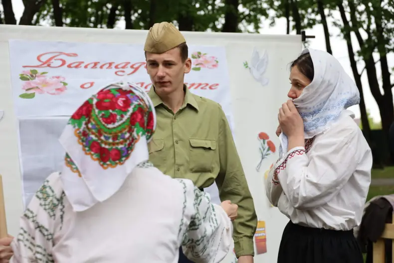 Празднование Дня Победы в Октябрьском продолжилось в городском сквере. - 5360575715463